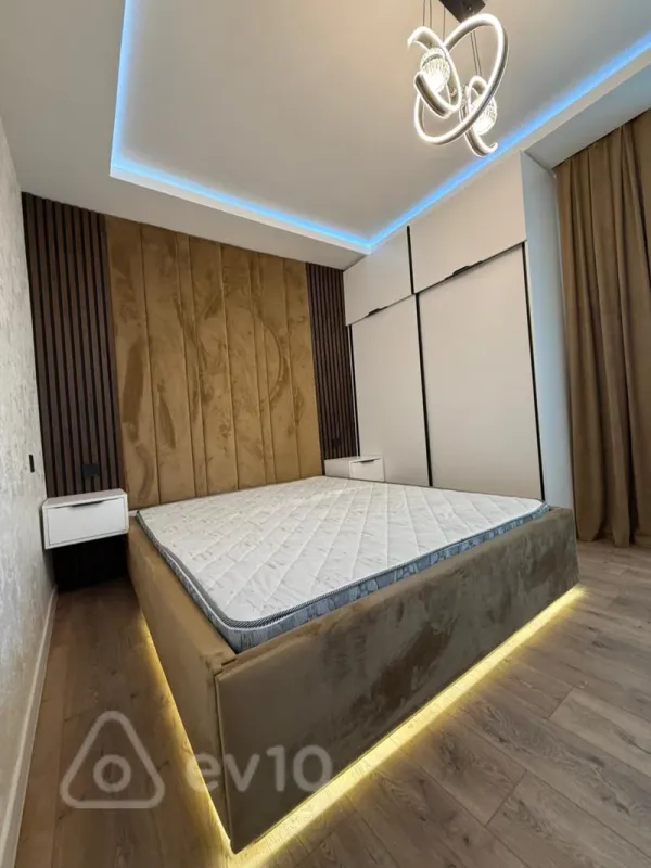 Satılır 2 otaqlı köhnə tikili 65 m²