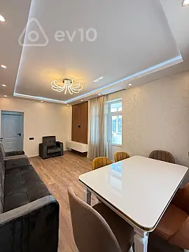 Satılır 2 otaqlı köhnə tikili 65 m²