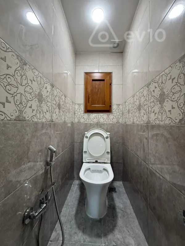 Satılır 2 otaqlı köhnə tikili 65 m²