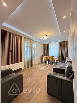 Satılır 2 otaqlı köhnə tikili 65 m²