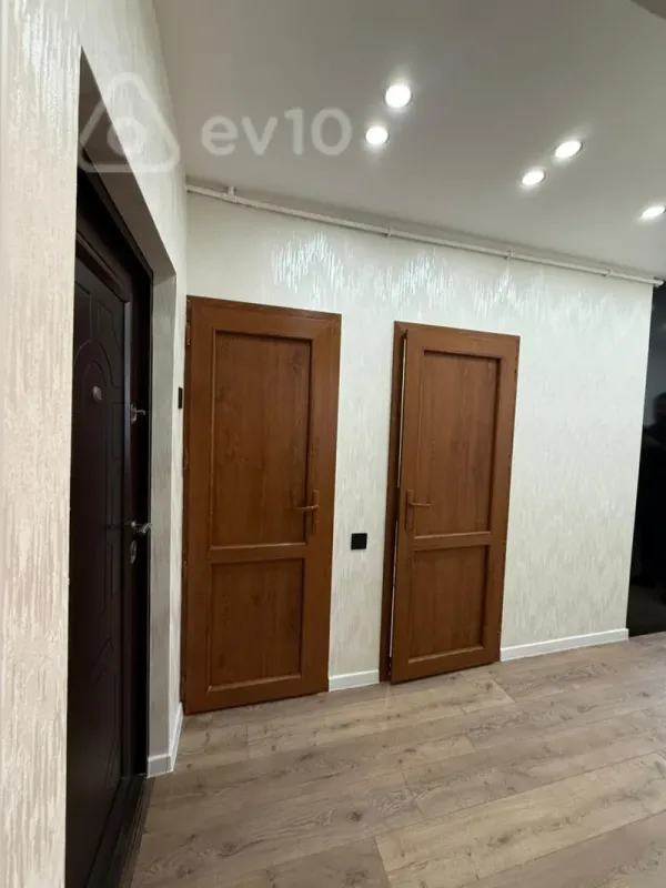 Satılır 2 otaqlı köhnə tikili 65 m²