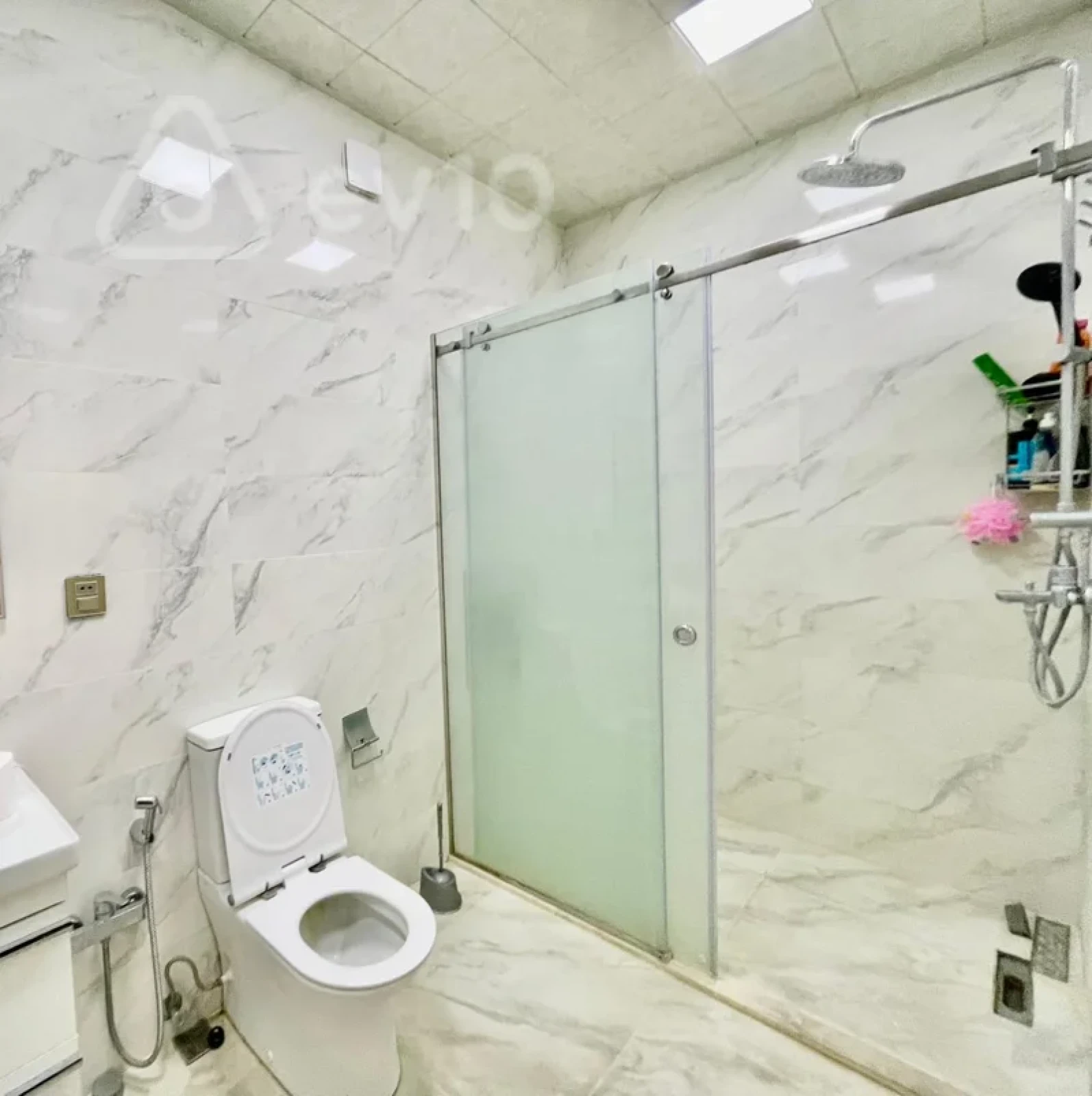 Kirayə verilir 3 otaqlı yeni tikili 145 m²