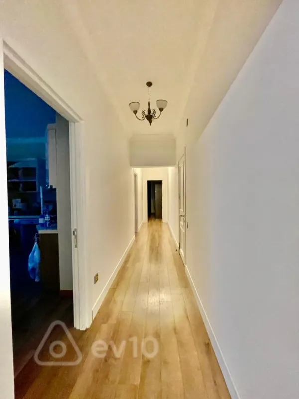 Kirayə verilir 3 otaqlı yeni tikili 145 m²
