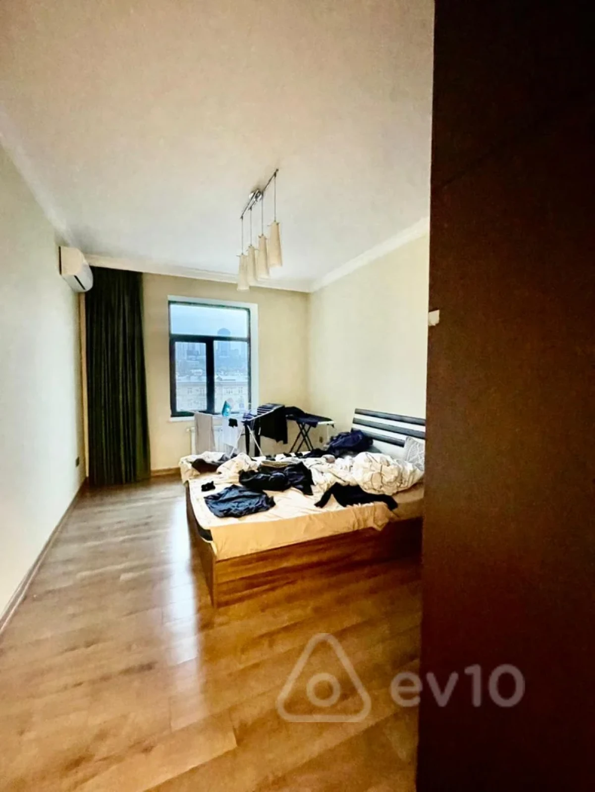 Kirayə verilir 3 otaqlı yeni tikili 145 m²