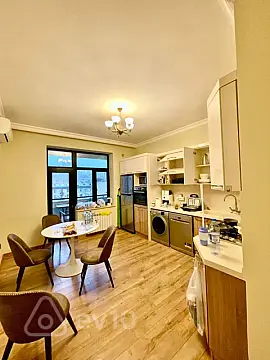 Kirayə verilir 3 otaqlı yeni tikili 145 m²