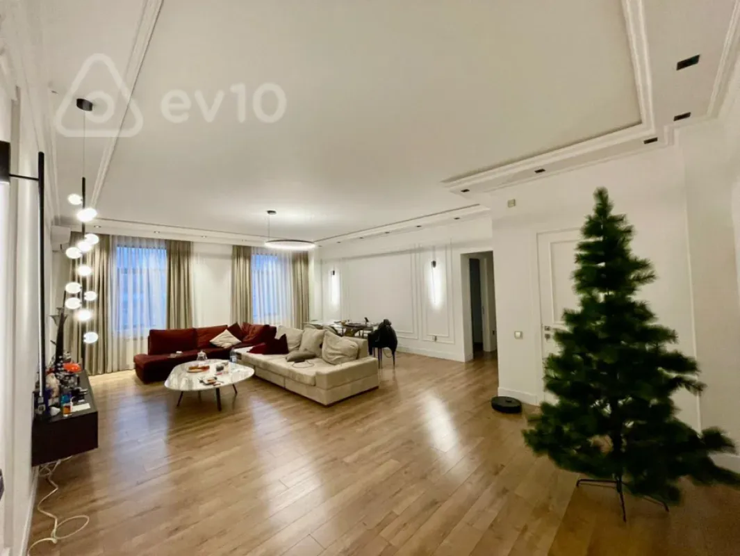 Kirayə verilir 3 otaqlı yeni tikili 145 m²