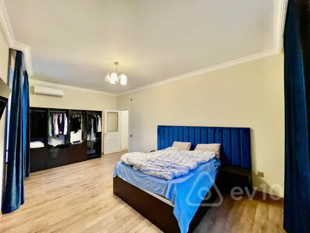 Kirayə verilir 3 otaqlı yeni tikili 145 m²