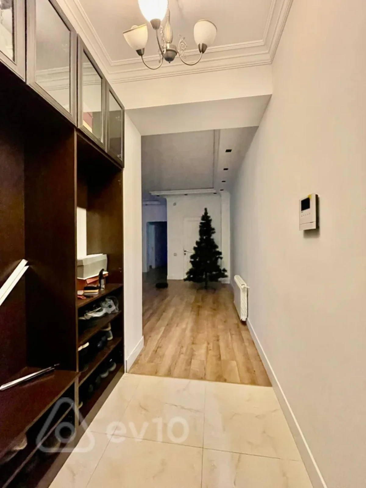 Kirayə verilir 3 otaqlı yeni tikili 145 m²