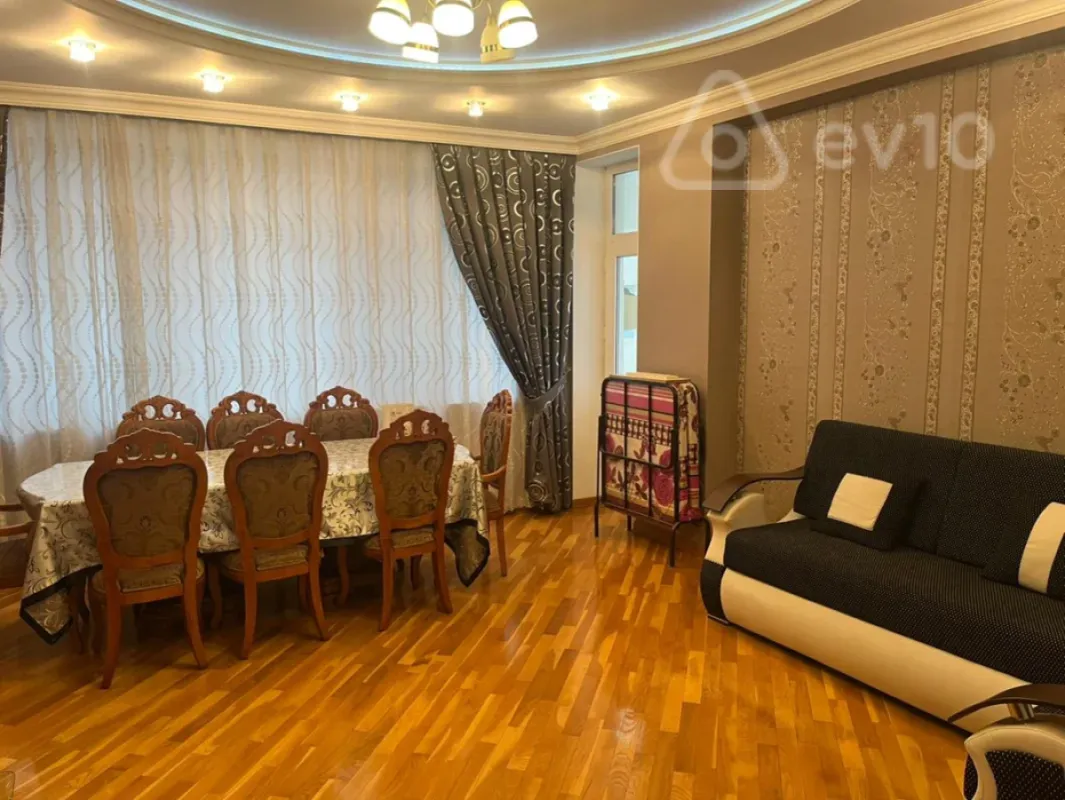 Kirayə verilir 2 otaqlı yeni tikili 80 m²