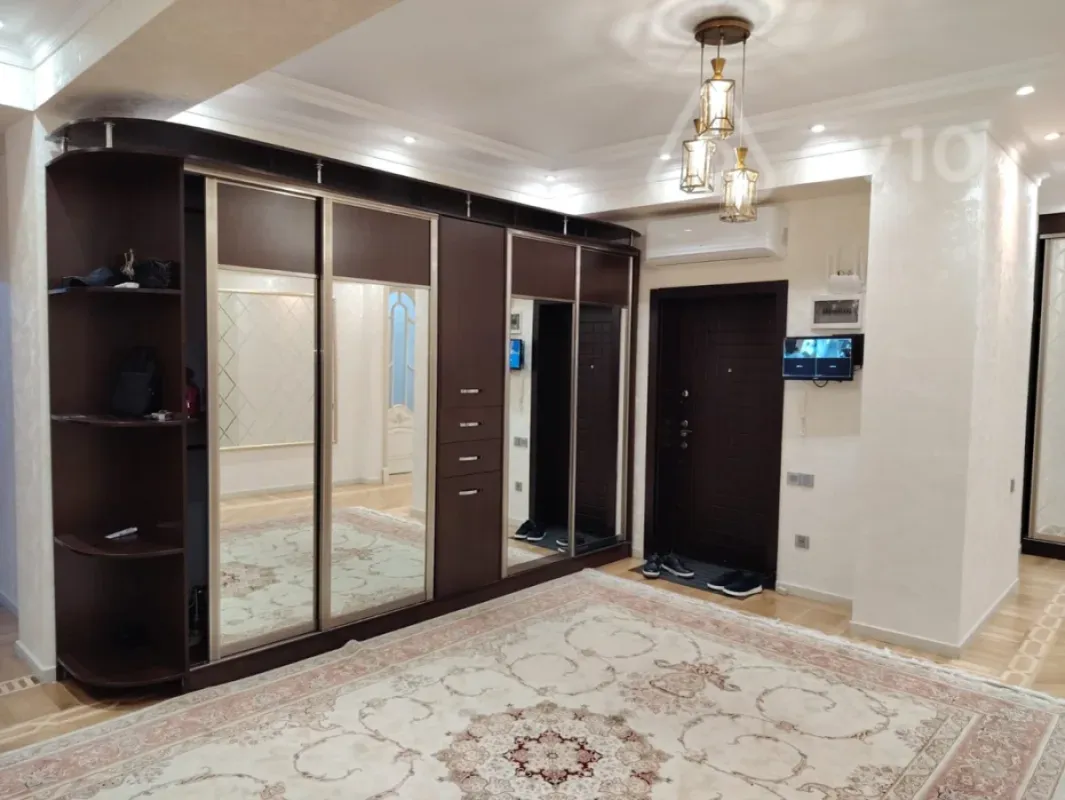 Satılır 4 otaqlı yeni tikili 190 m²
