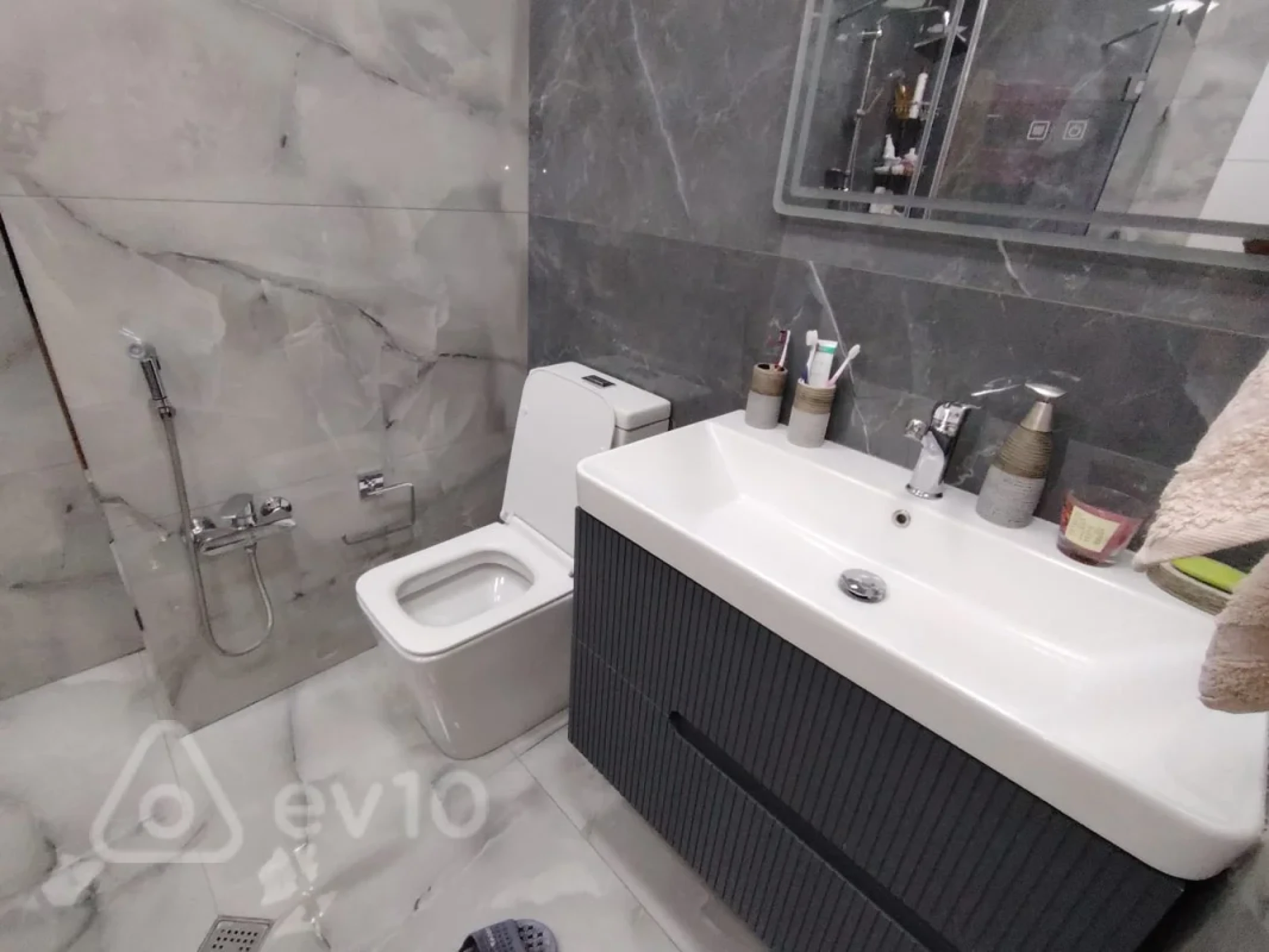 Satılır 4 otaqlı yeni tikili 190 m²