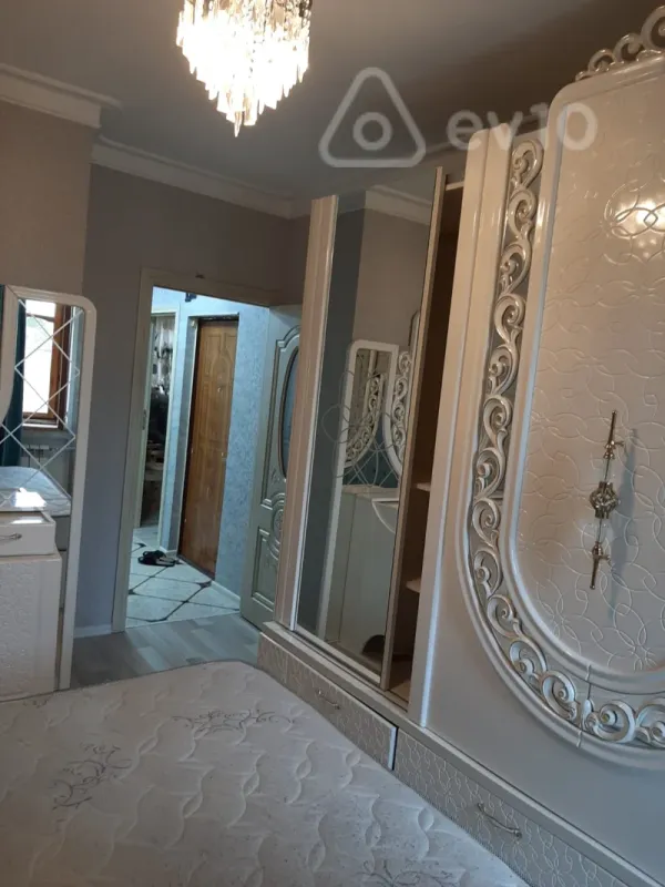 Satılır 2 otaqlı köhnə tikili 55 m²