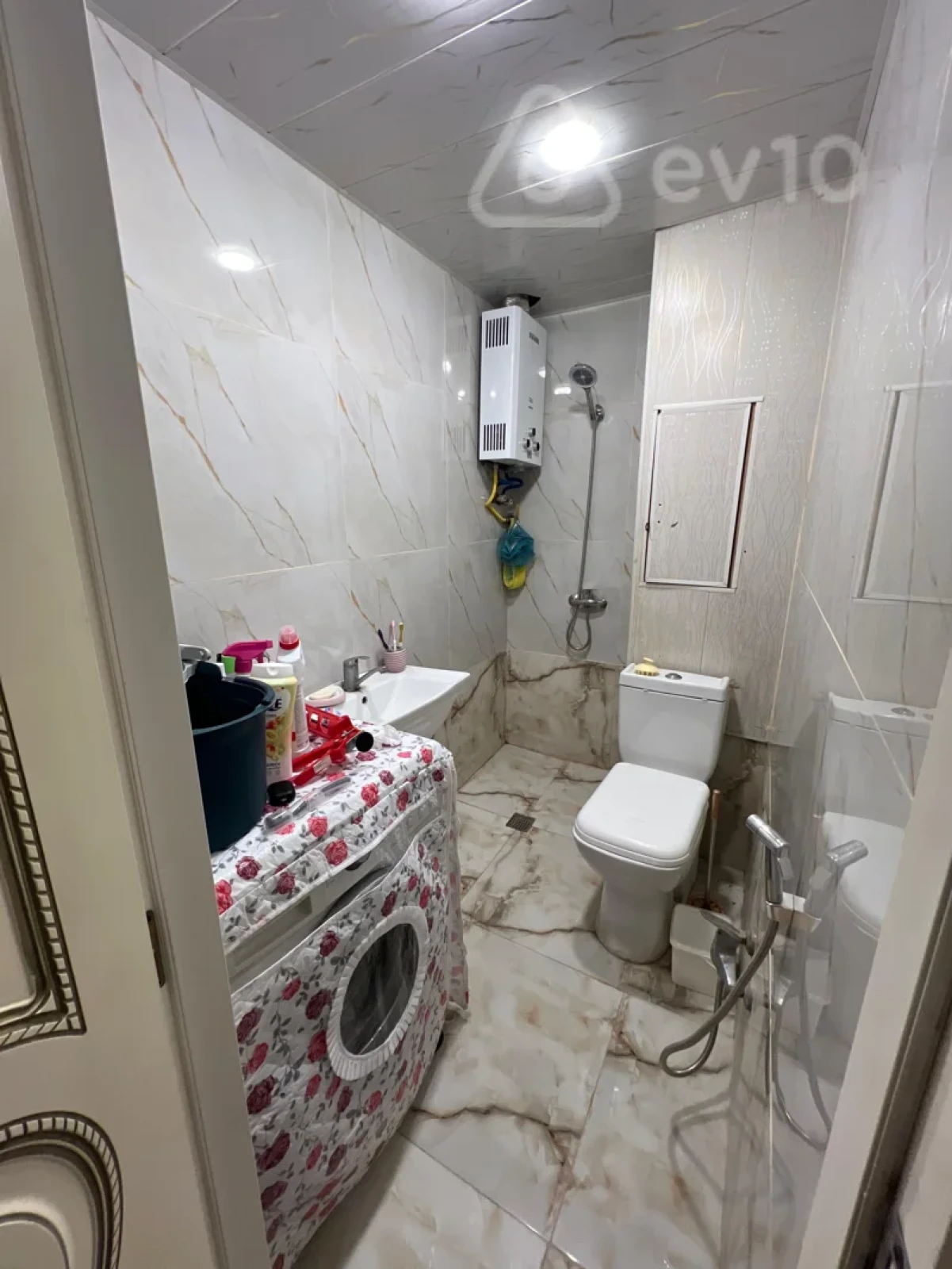 Satılır 2 otaqlı köhnə tikili 45 m²
