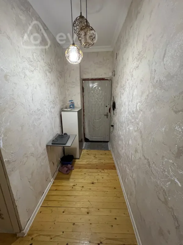 Satılır 2 otaqlı köhnə tikili 45 m²