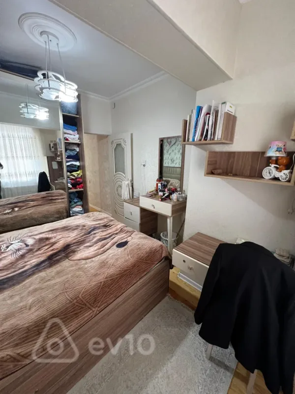 Satılır 2 otaqlı köhnə tikili 45 m²