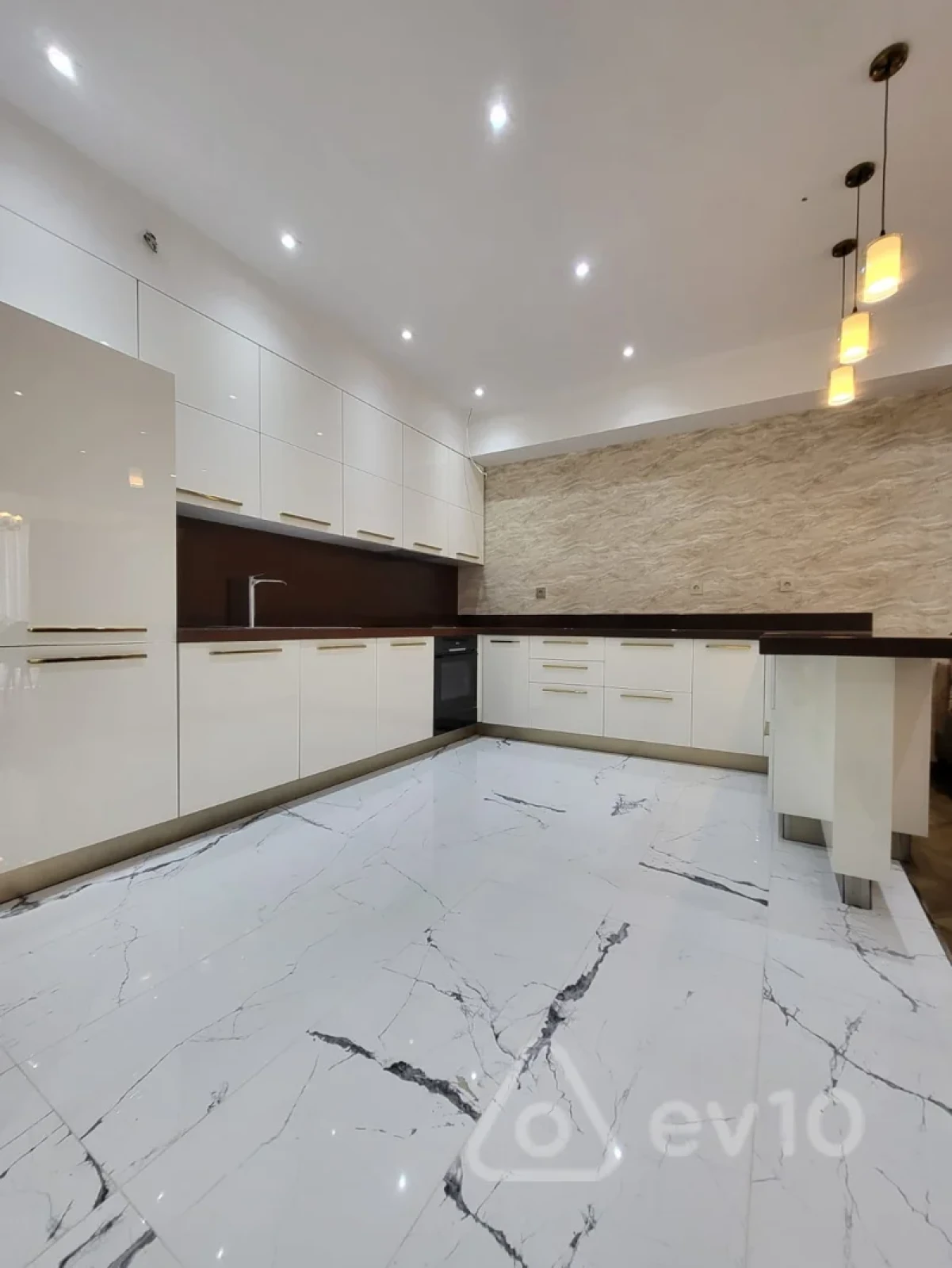 Kirayə verilir 3 otaqlı yeni tikili 110 m²