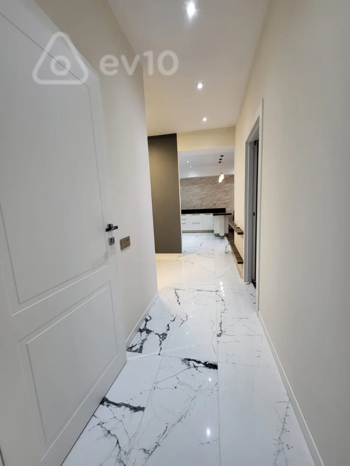 Kirayə verilir 3 otaqlı yeni tikili 110 m²