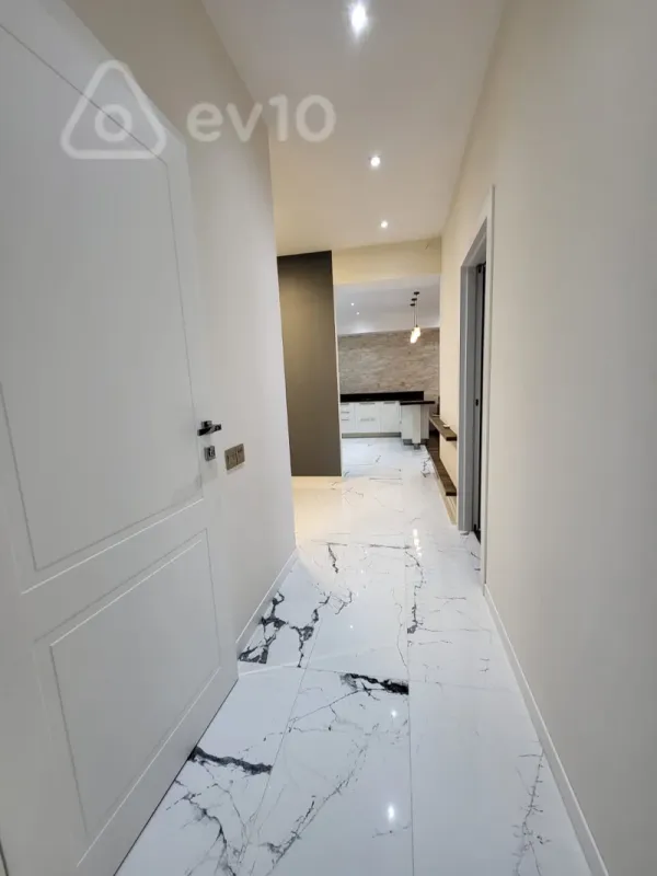 Kirayə verilir 3 otaqlı yeni tikili 110 m²