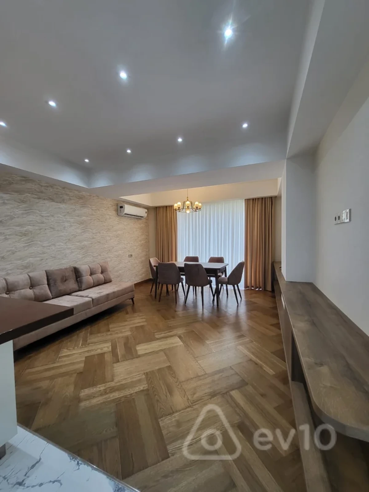 Kirayə verilir 3 otaqlı yeni tikili 110 m²