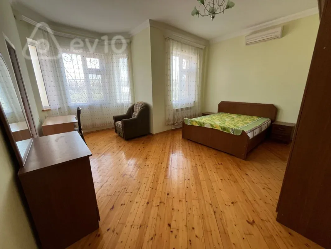 Satılır 7 otaqlı həyət evi 333 m²