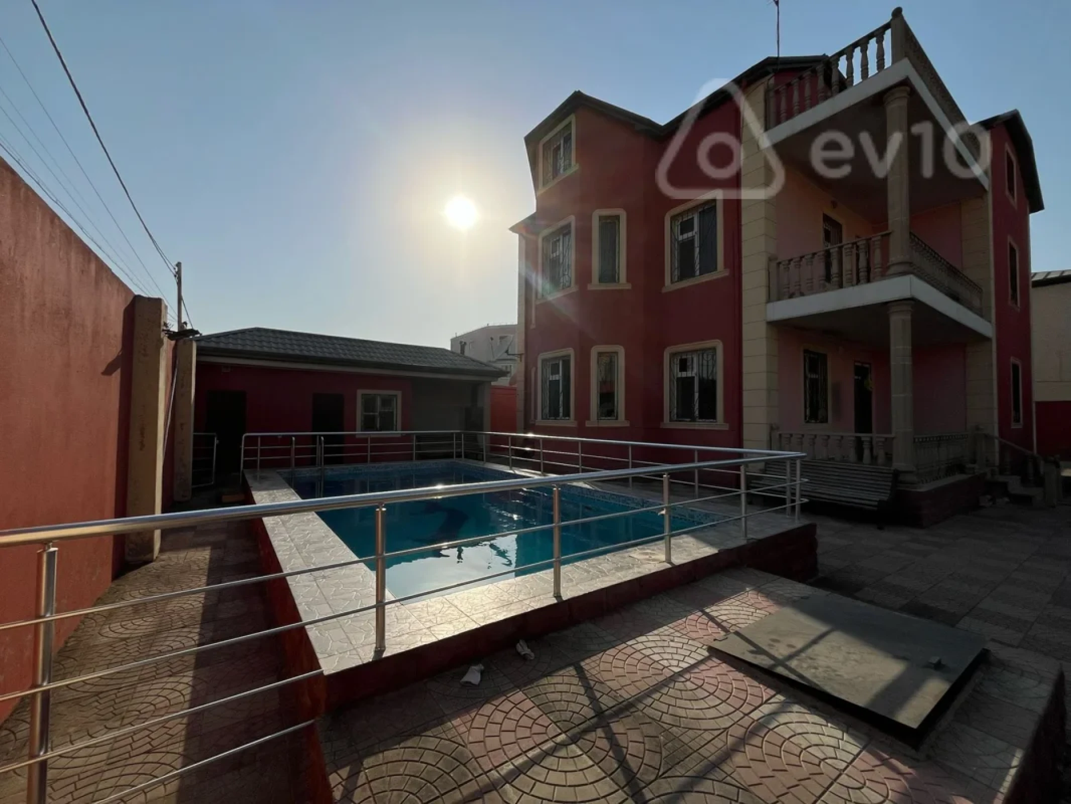 Satılır 7 otaqlı həyət evi 333 m²