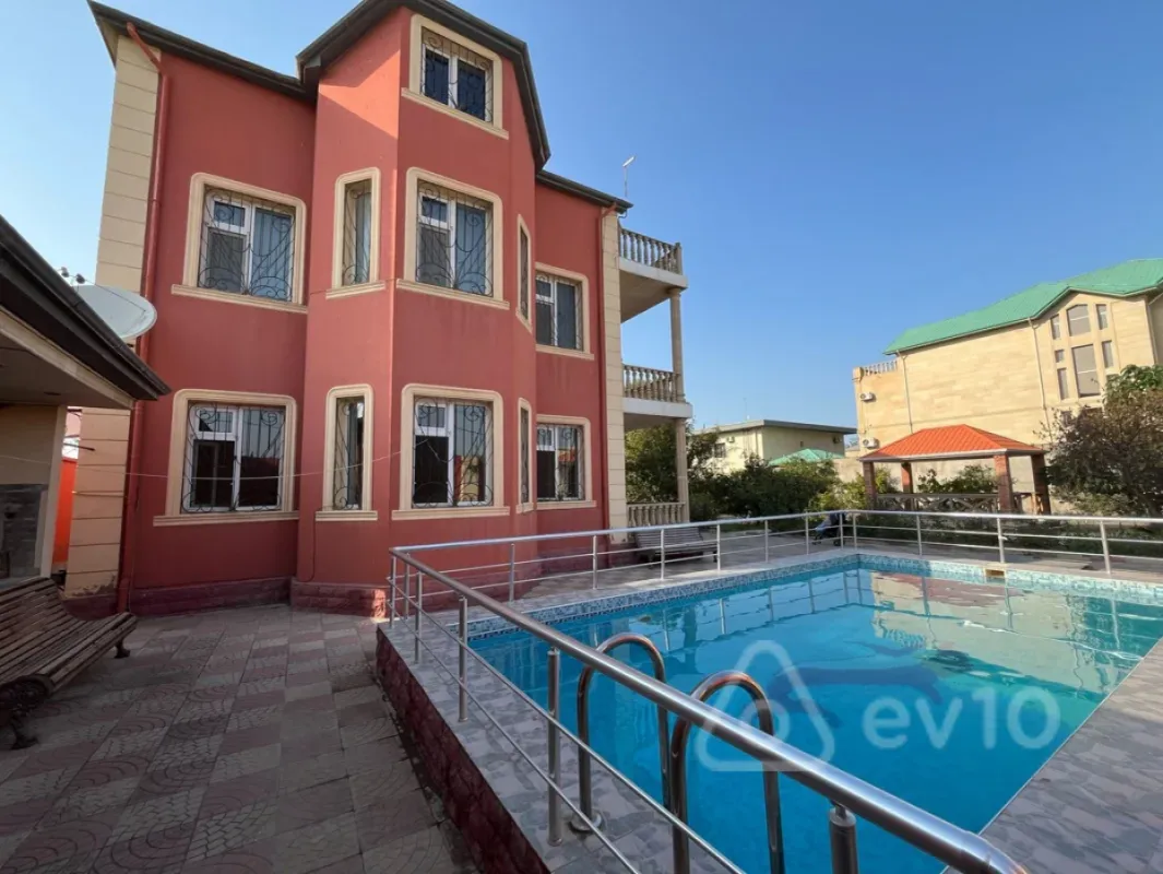 Satılır 7 otaqlı həyət evi 333 m²
