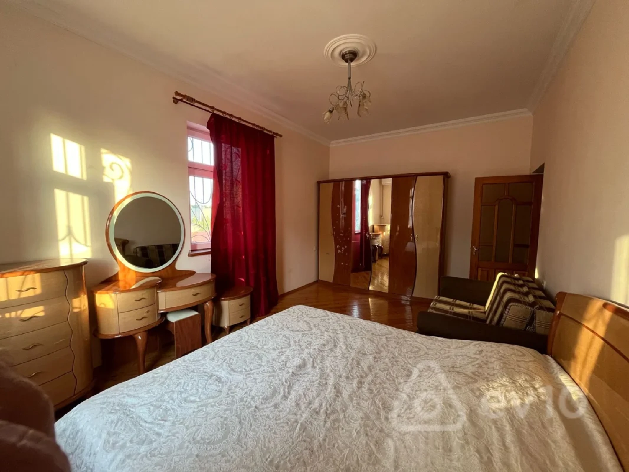 Satılır 7 otaqlı həyət evi 333 m²