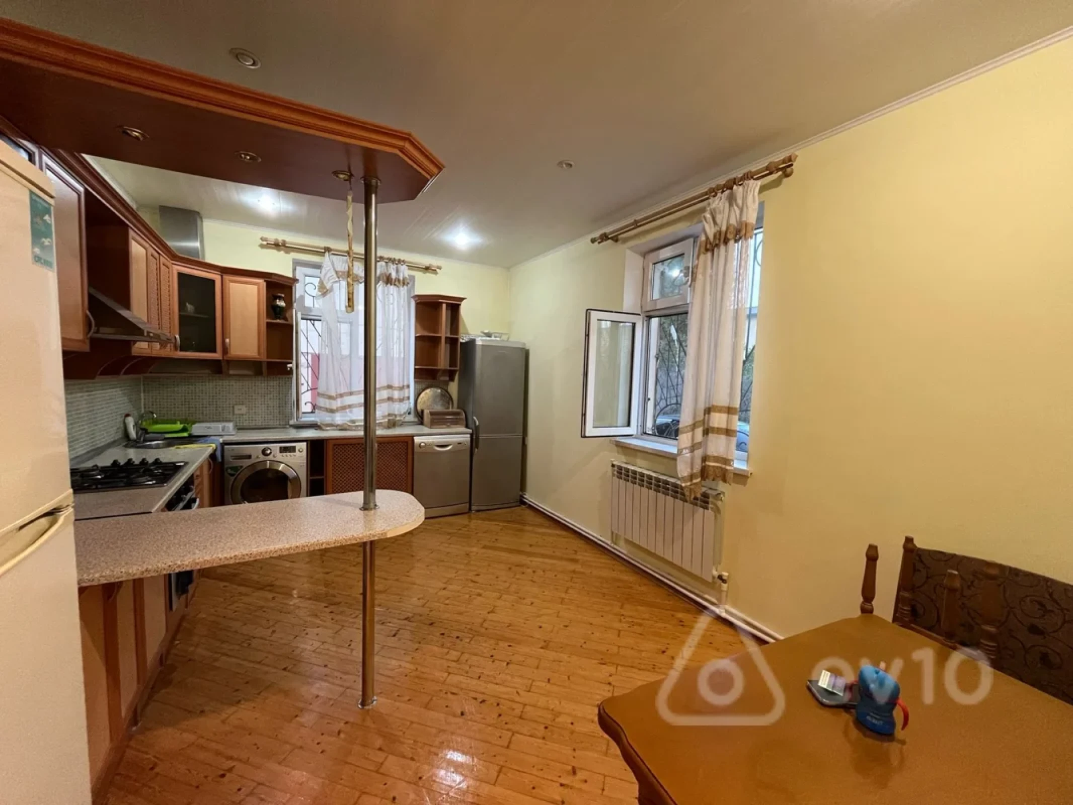 Satılır 7 otaqlı həyət evi 333 m²