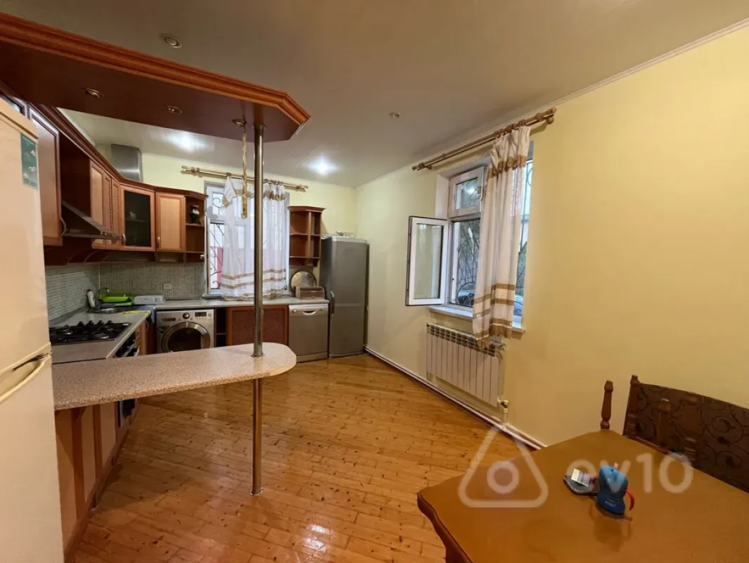 Satılır 7 otaqlı həyət evi 333 m²