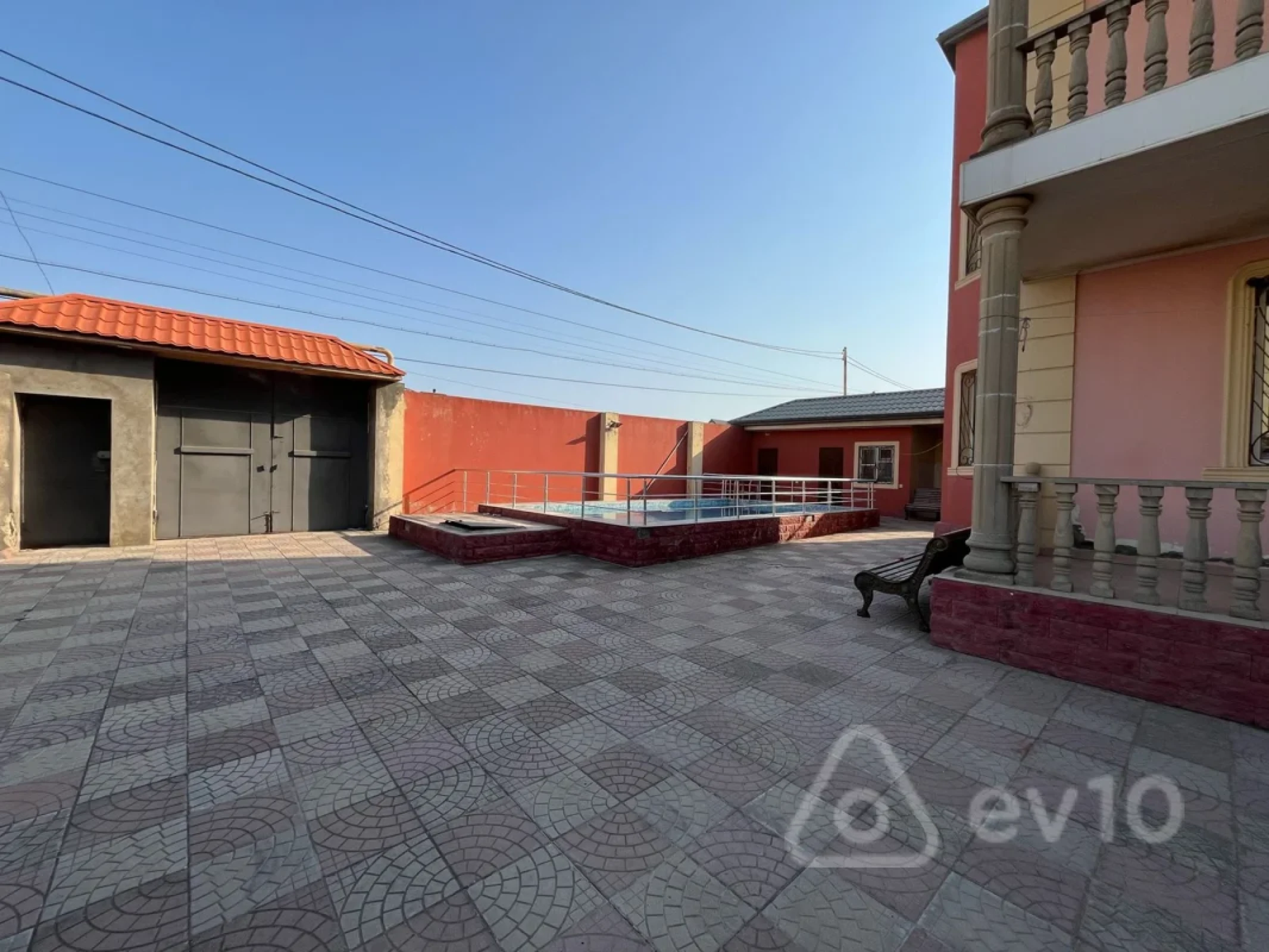 Satılır 7 otaqlı həyət evi 333 m²