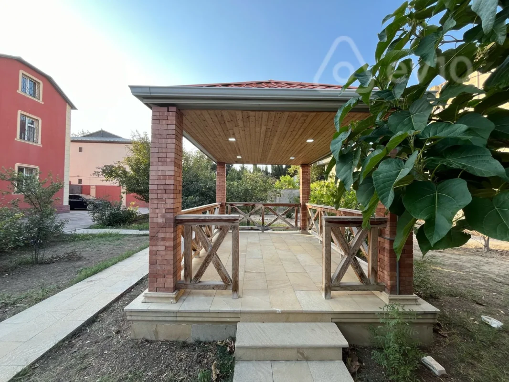 Satılır 7 otaqlı həyət evi 333 m²