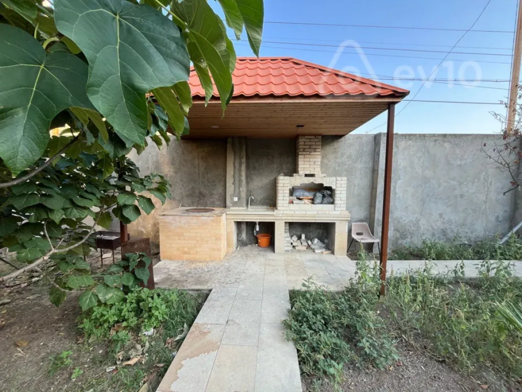 Satılır 7 otaqlı həyət evi 333 m²