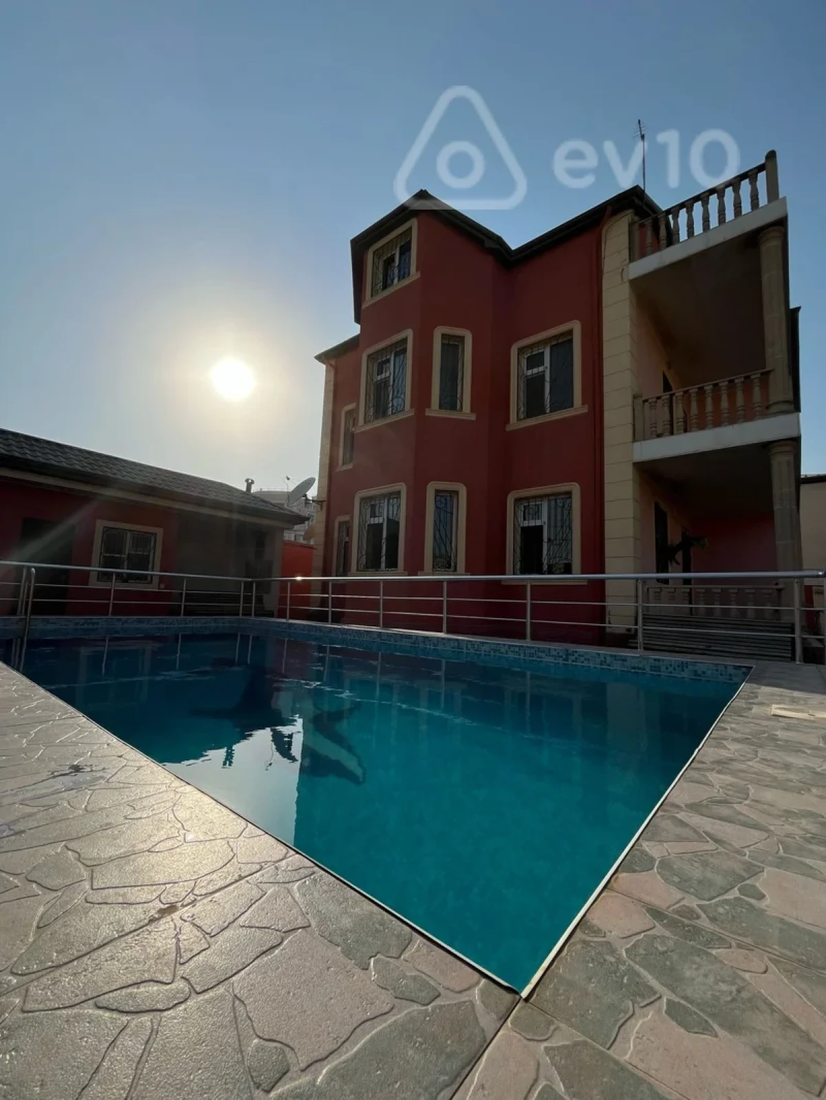 Satılır 7 otaqlı həyət evi 333 m²