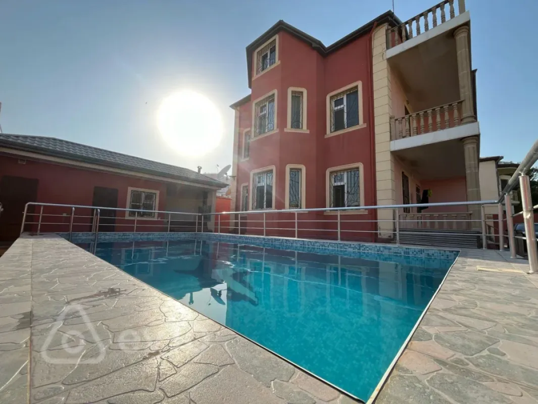 Satılır 7 otaqlı həyət evi 333 m²