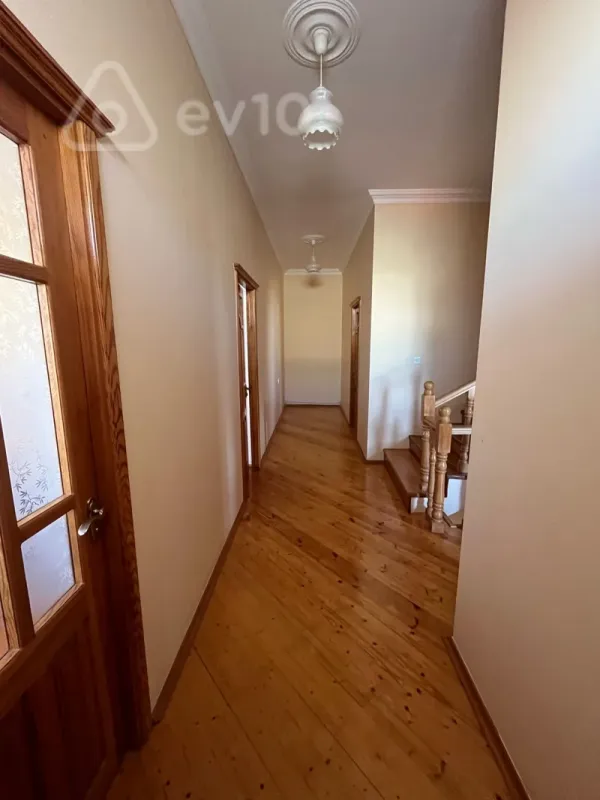Satılır 7 otaqlı həyət evi 333 m²