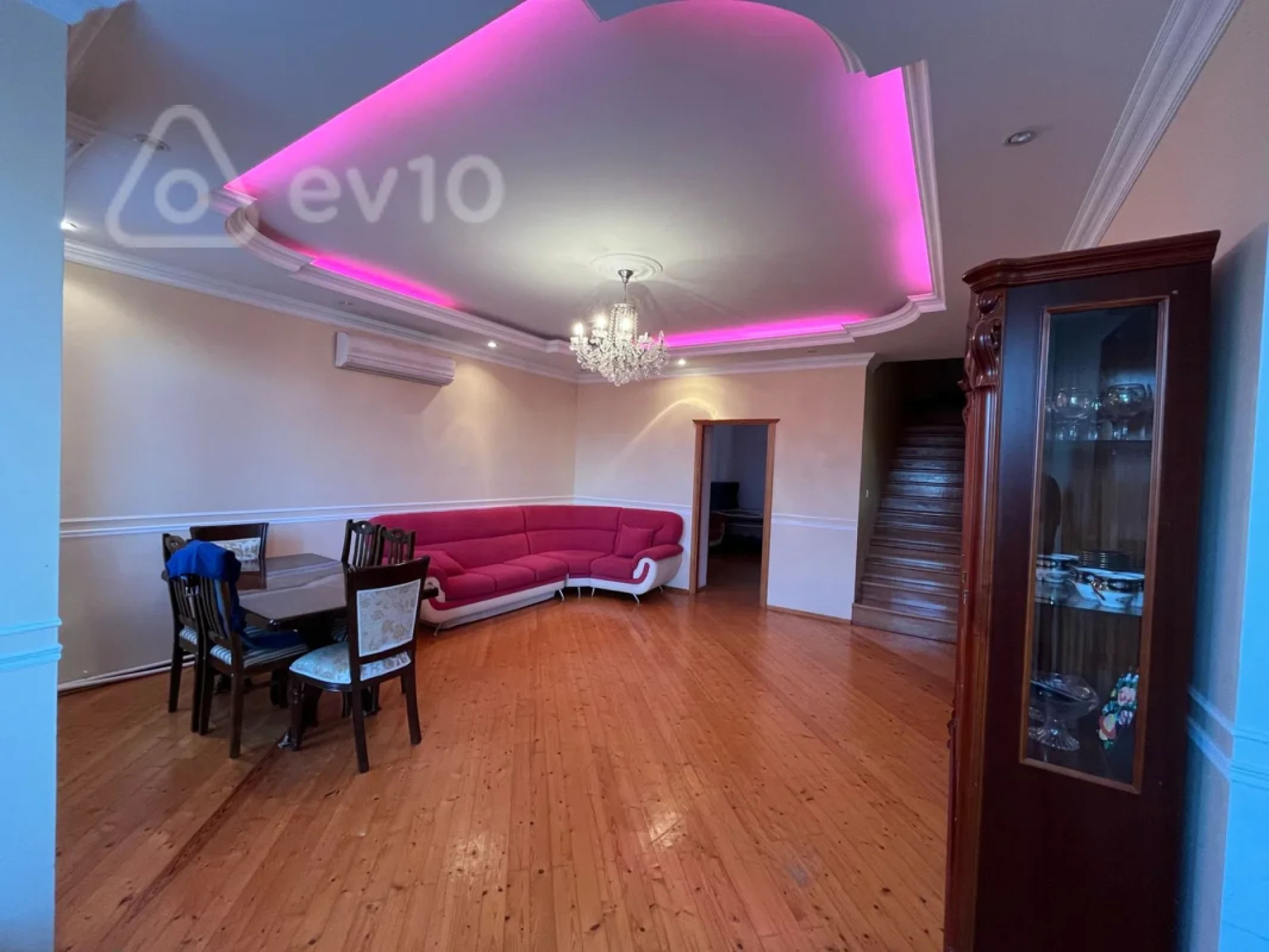 Satılır 7 otaqlı həyət evi 333 m²