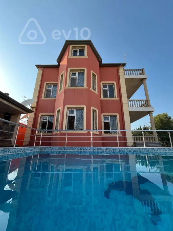 Satılır 7 otaqlı həyət evi 333 m²