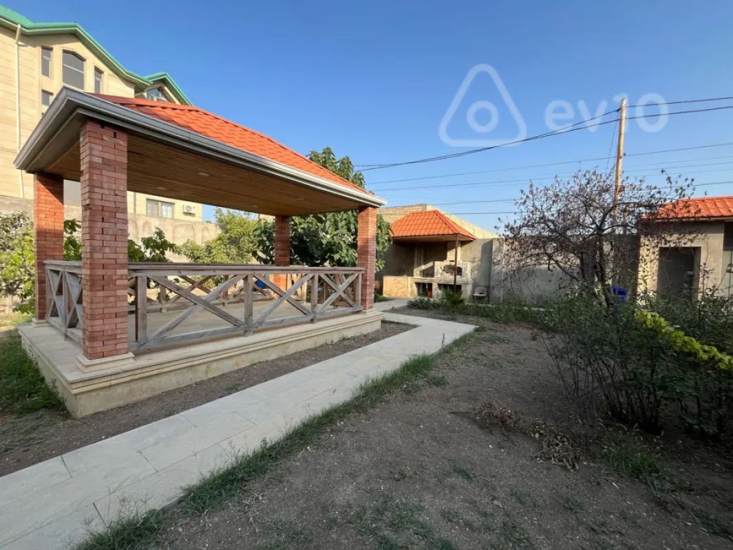 Satılır 7 otaqlı həyət evi 333 m²