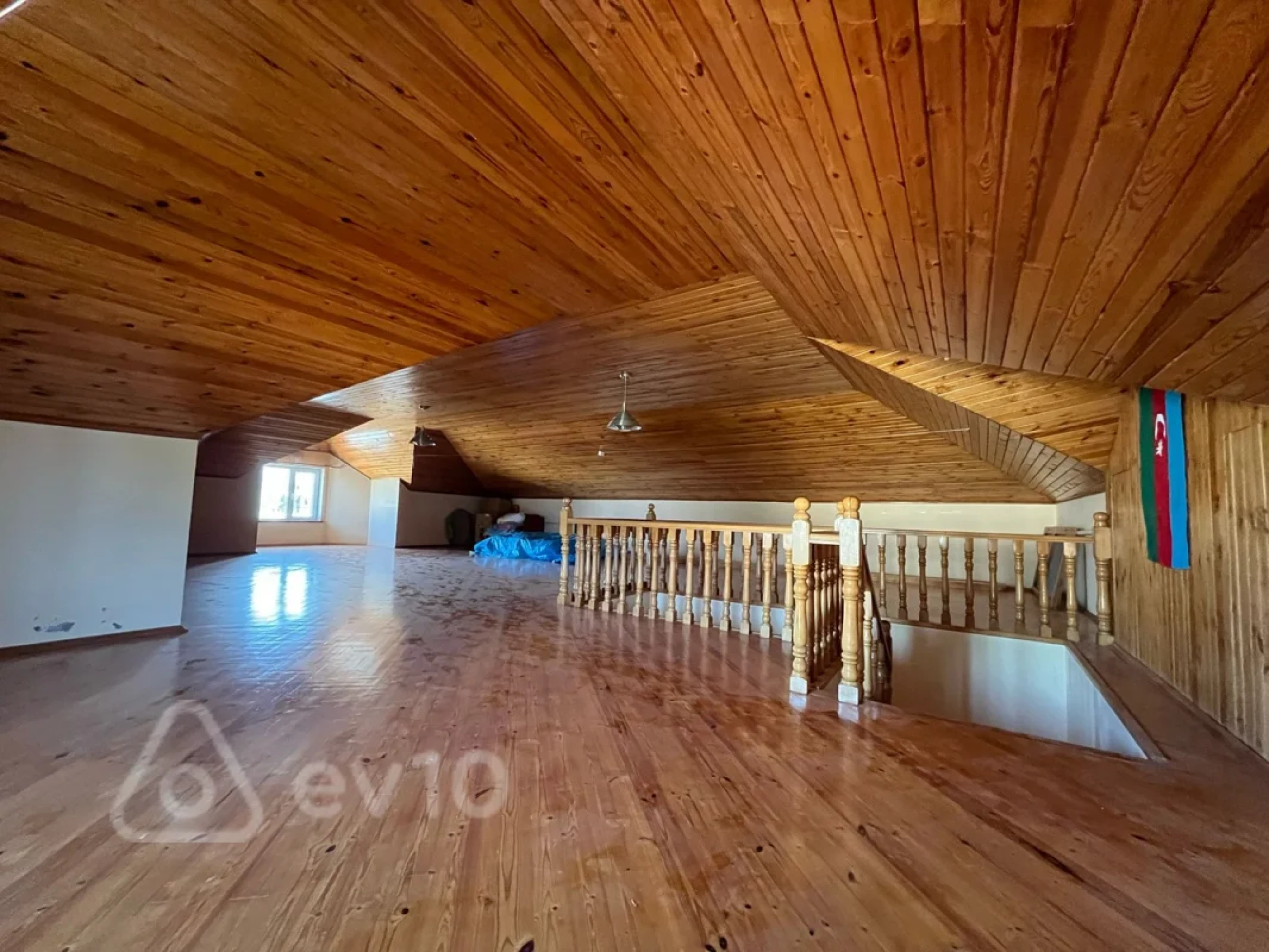 Satılır 7 otaqlı həyət evi 333 m²