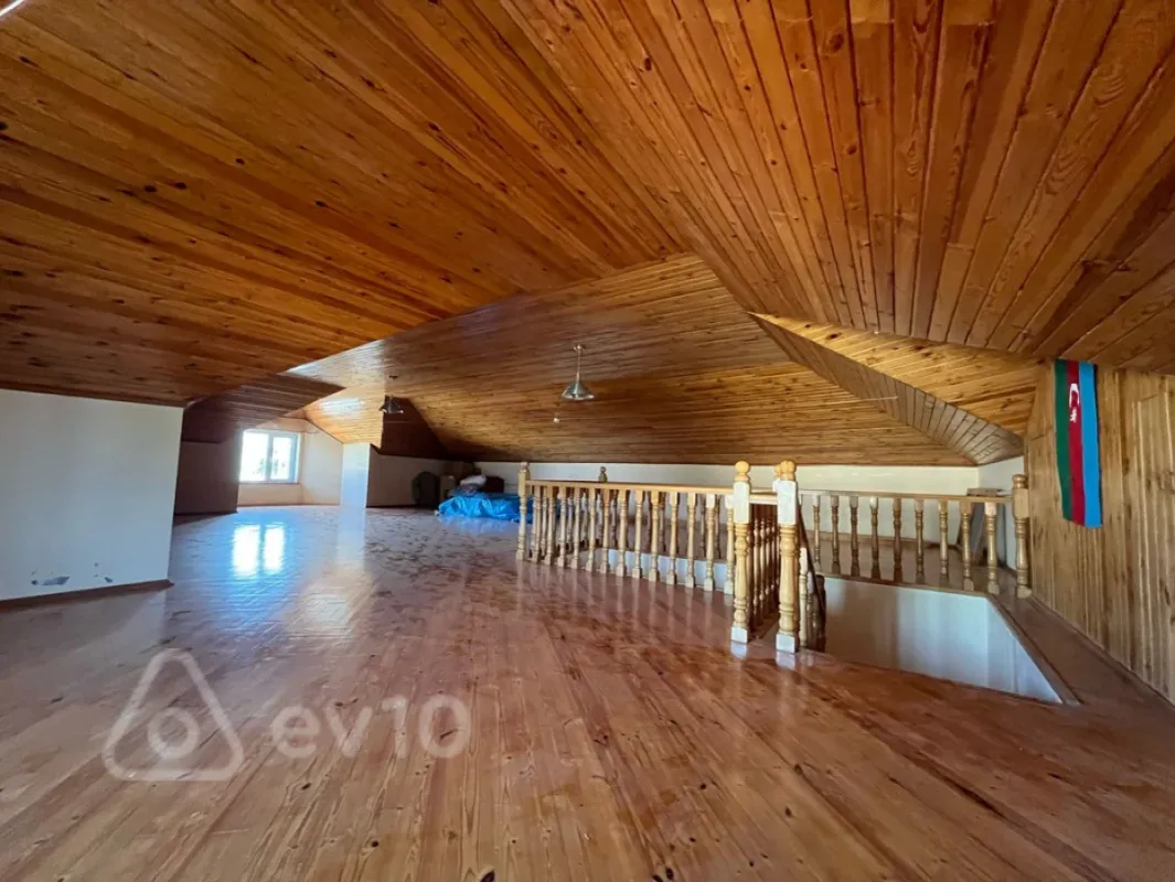 Satılır 7 otaqlı həyət evi 333 m²