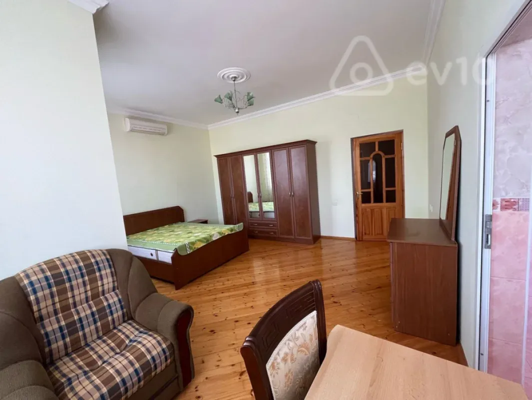 Satılır 7 otaqlı həyət evi 333 m²