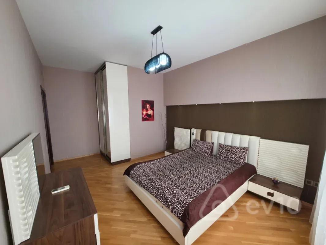 Kirayə verilir 2 otaqlı yeni tikili 90 m²