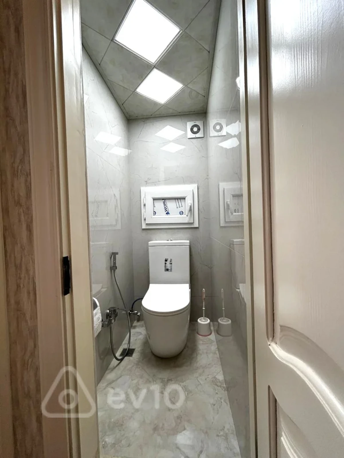 Satılır 3 otaqlı köhnə tikili 70 m²