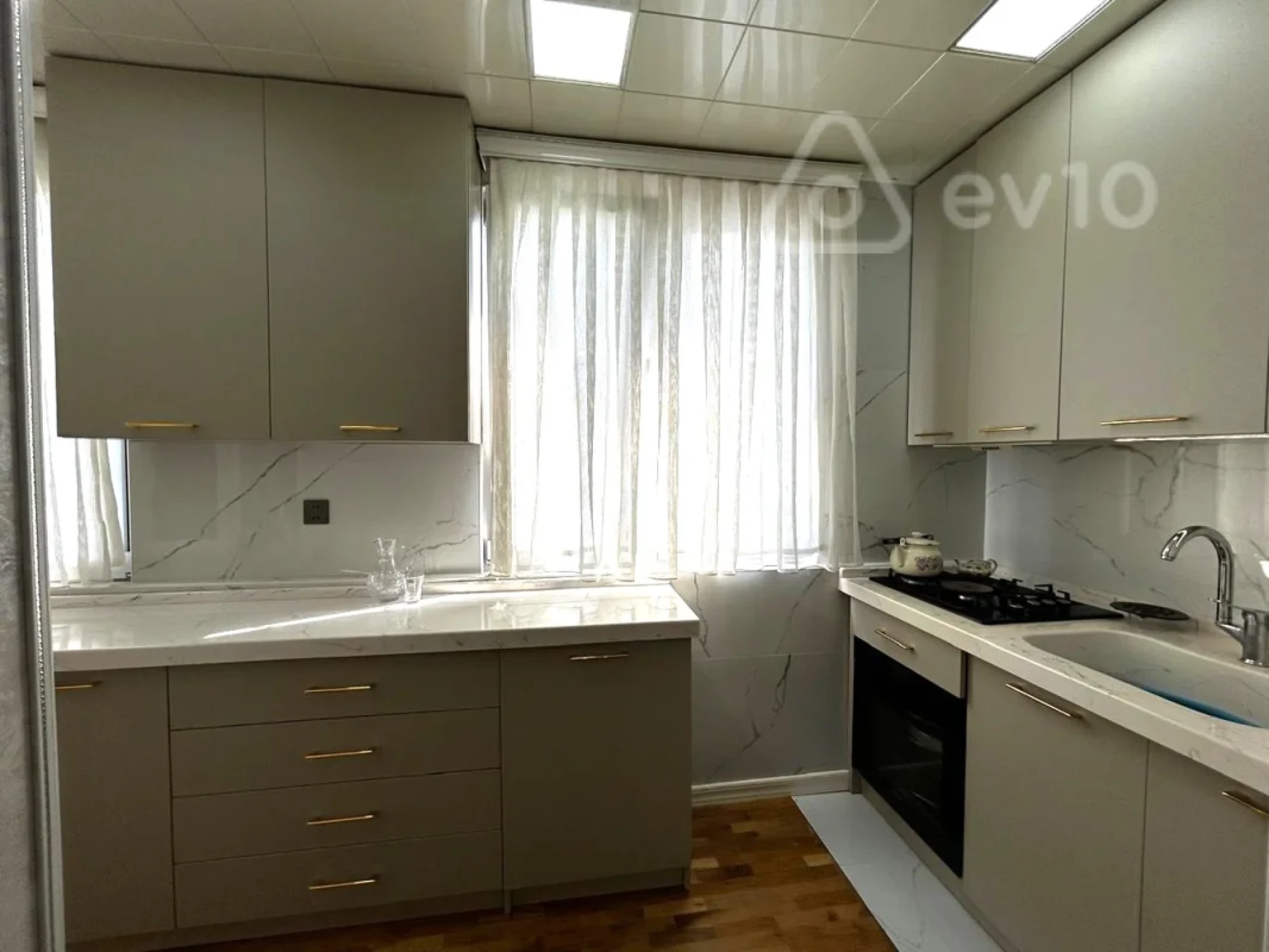 Satılır 3 otaqlı köhnə tikili 70 m²