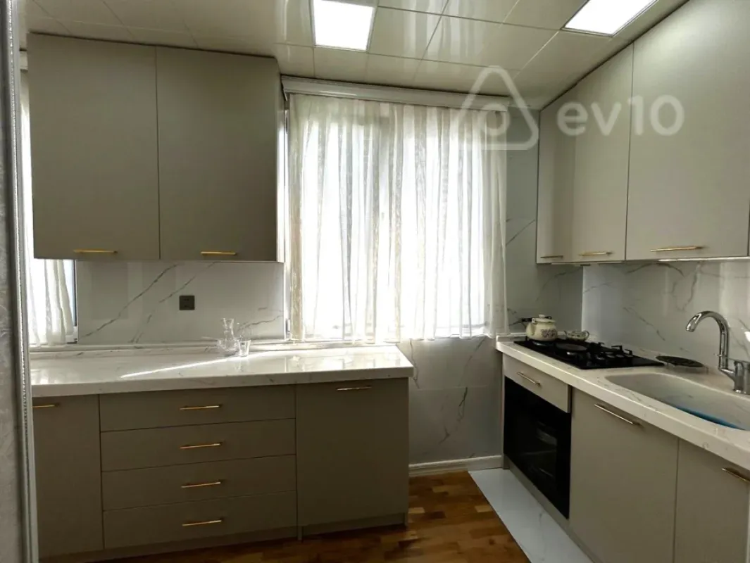 Satılır 3 otaqlı köhnə tikili 70 m²