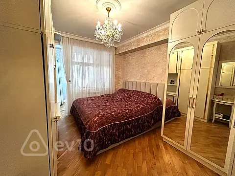Satılır 3 otaqlı köhnə tikili 70 m²