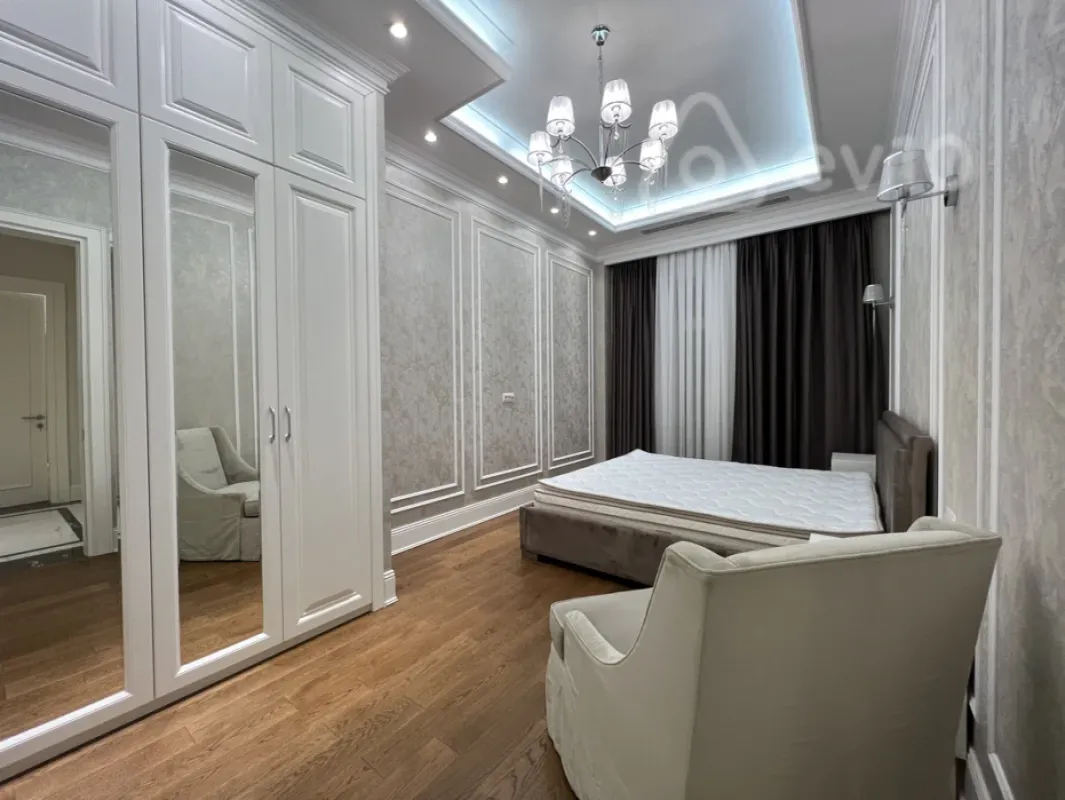 Kirayə verilir 4 otaqlı yeni tikili 210 m²