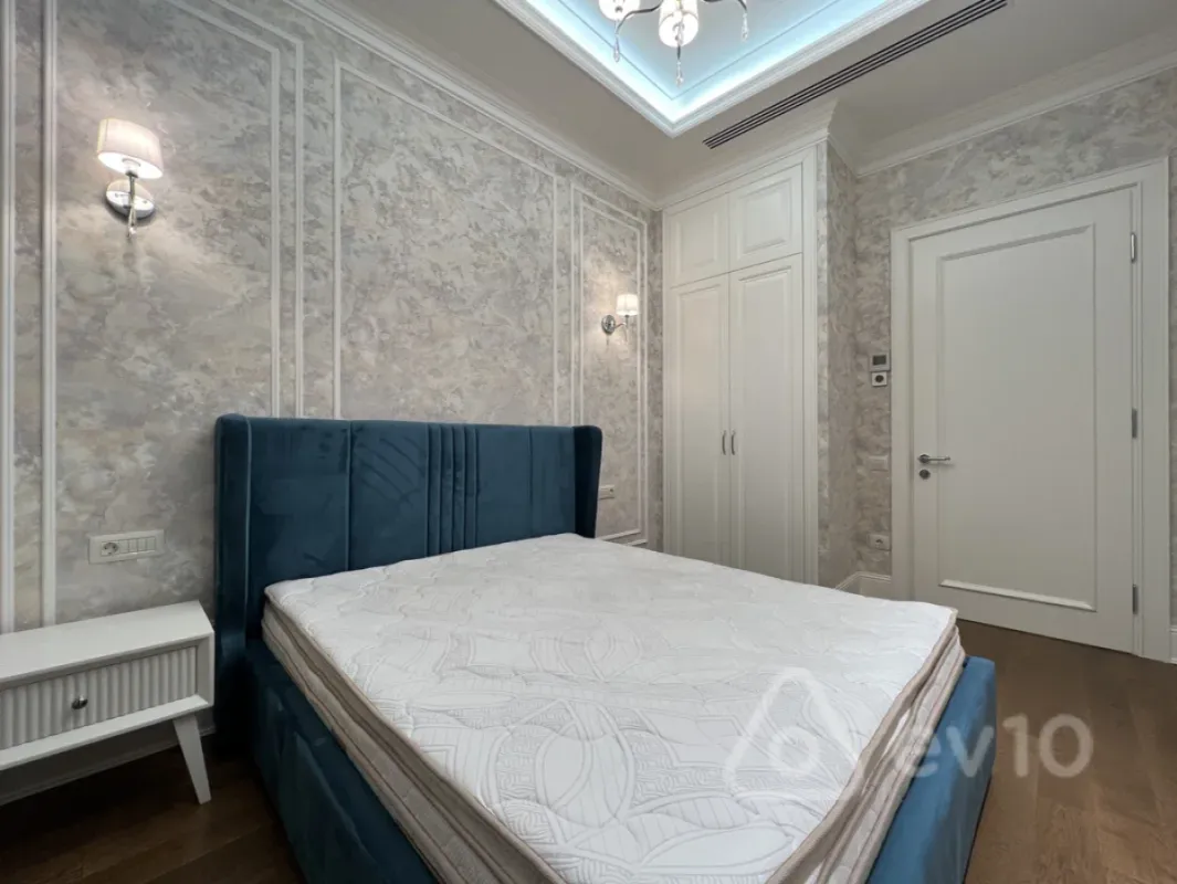 Kirayə verilir 4 otaqlı yeni tikili 210 m²