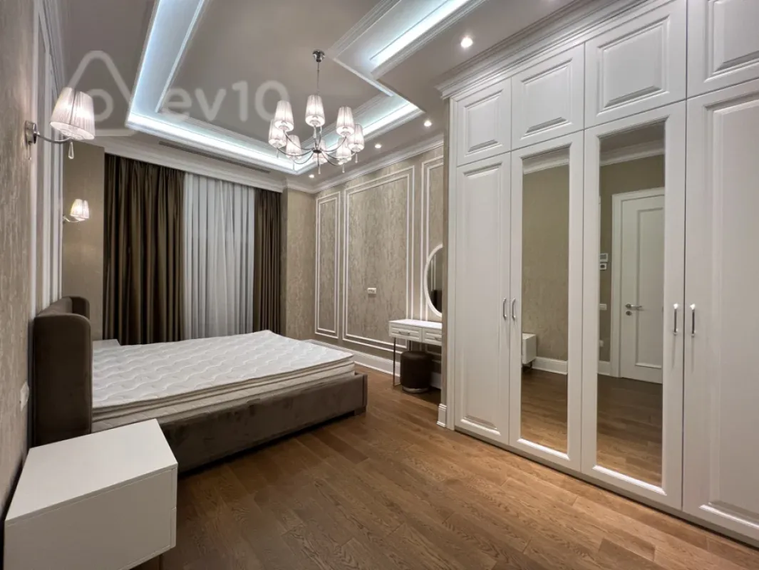 Kirayə verilir 4 otaqlı yeni tikili 210 m²