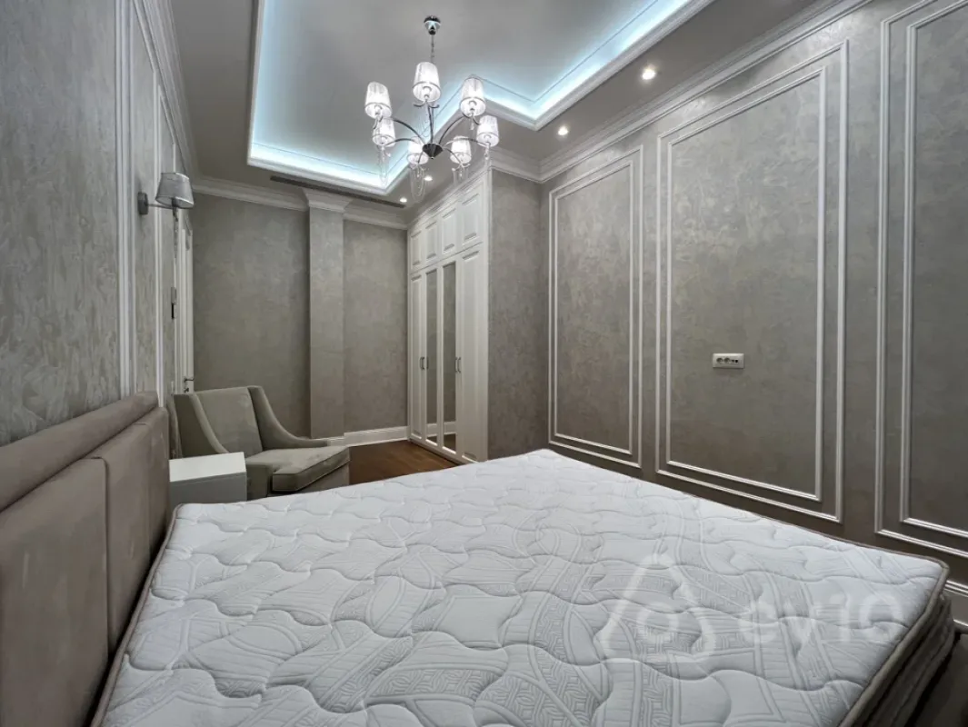 Kirayə verilir 4 otaqlı yeni tikili 210 m²